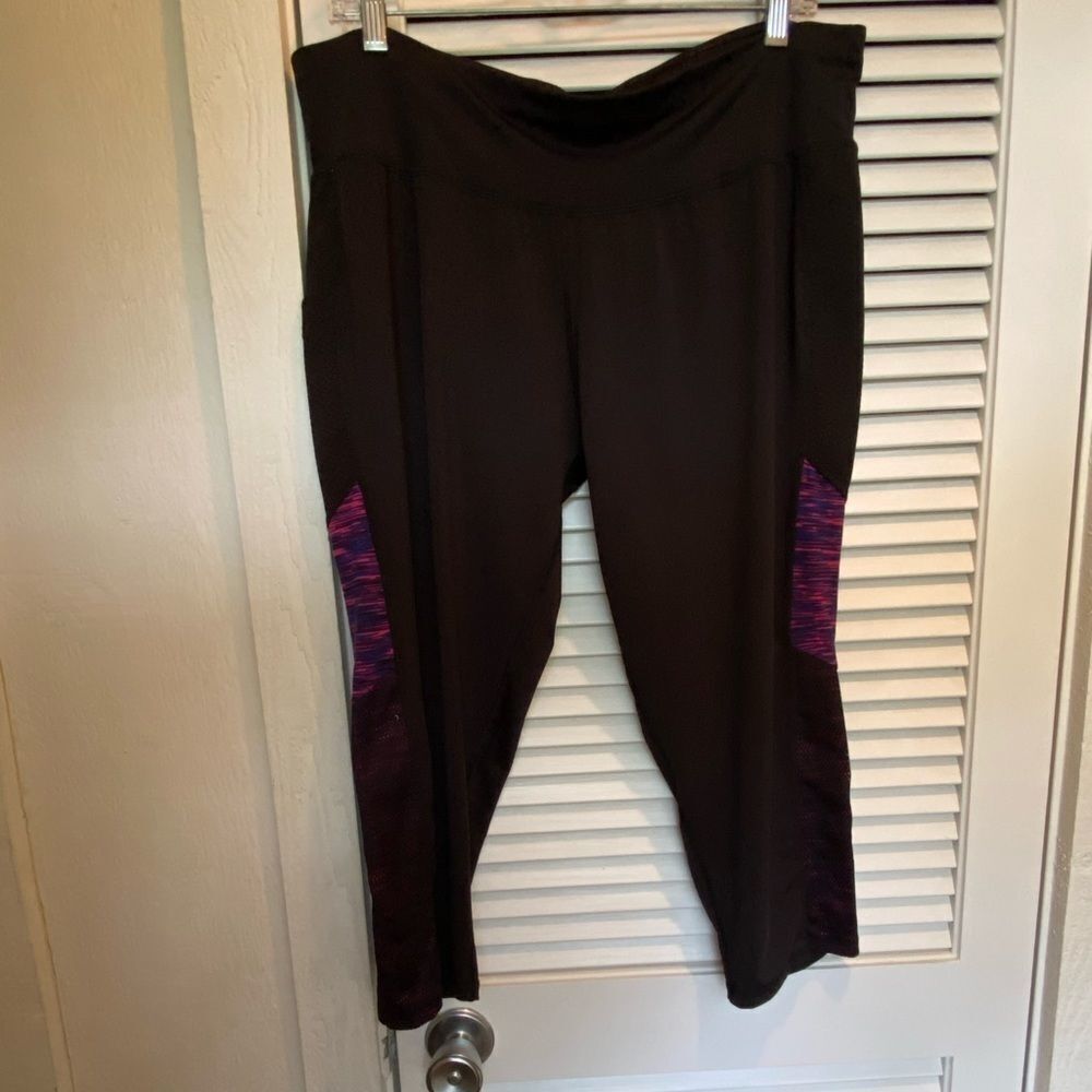 Game time pink geometric‎ side pocket capris